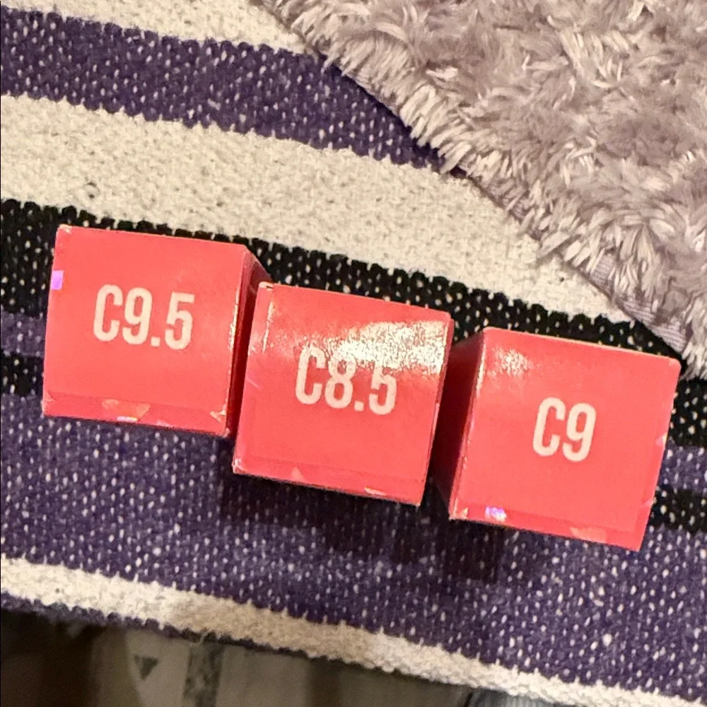 2/$30
Jeffree star 3pc full coverage shades 9.5, 8.5 and 9 🆕 - Picture 2 of 2